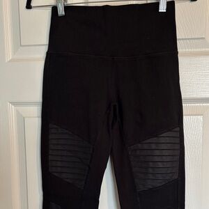 Alo Yoga women’s black full length moto leggings size small